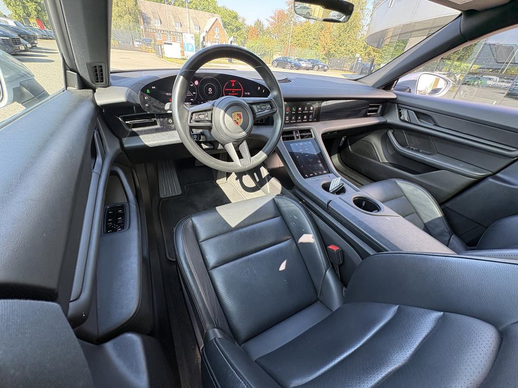 Porsche Taycan 8