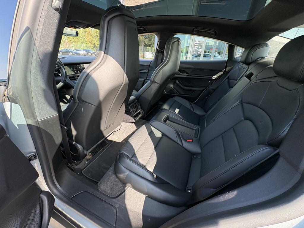 Porsche Taycan 10