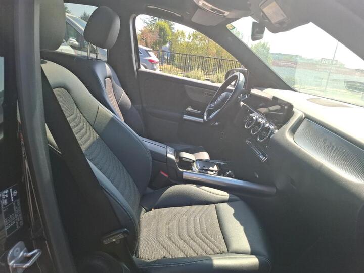 Mercedes-Benz GLA 200 d 9
