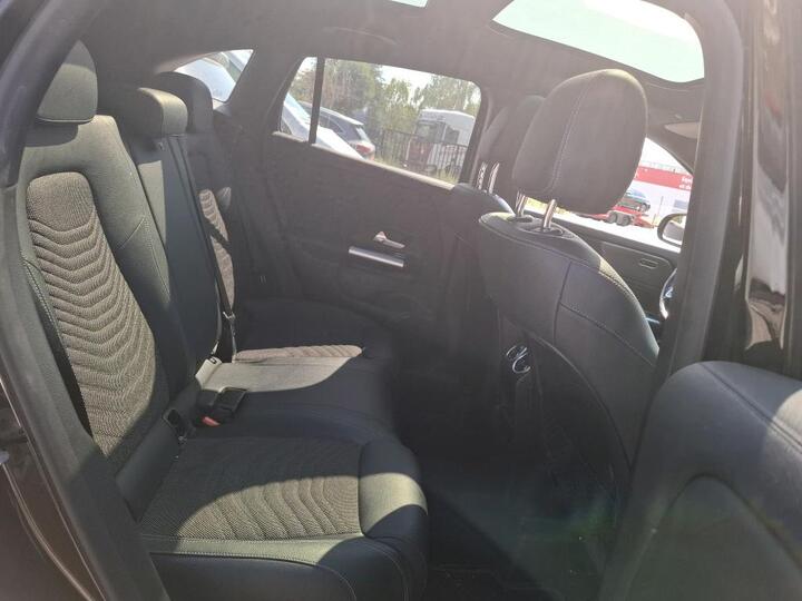 Mercedes-Benz GLA 200 d 10