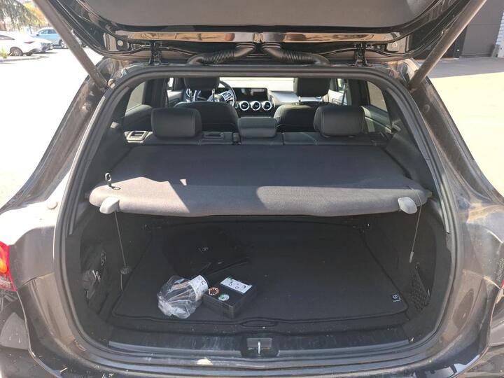 Mercedes-Benz GLA 200 d 11