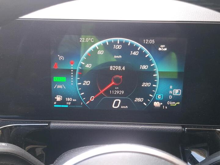 Mercedes-Benz GLA 250 e Plug-In Hybrid 12