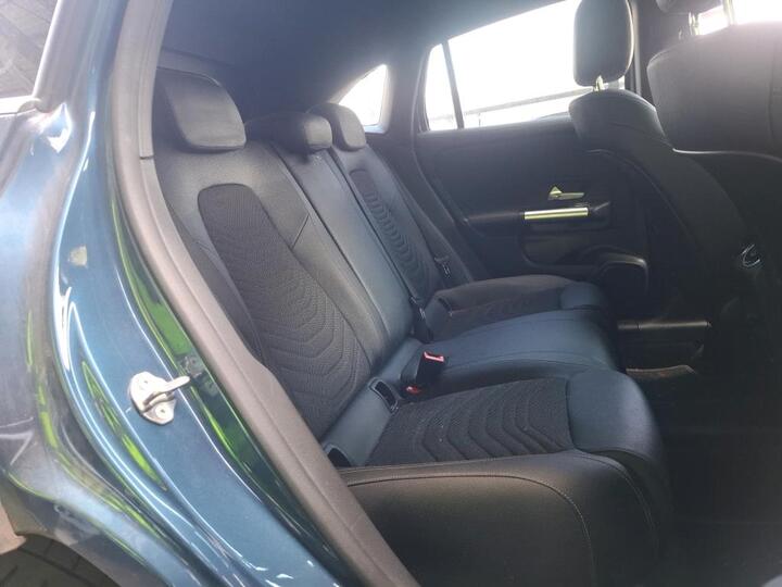 Mercedes-Benz GLA 250 e Plug-In Hybrid 9