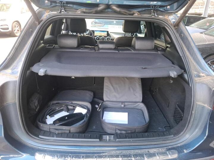 Mercedes-Benz GLA 250 e Plug-In Hybrid 10