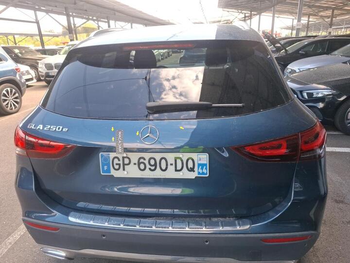 Mercedes-Benz GLA 250 e Plug-In Hybrid 17