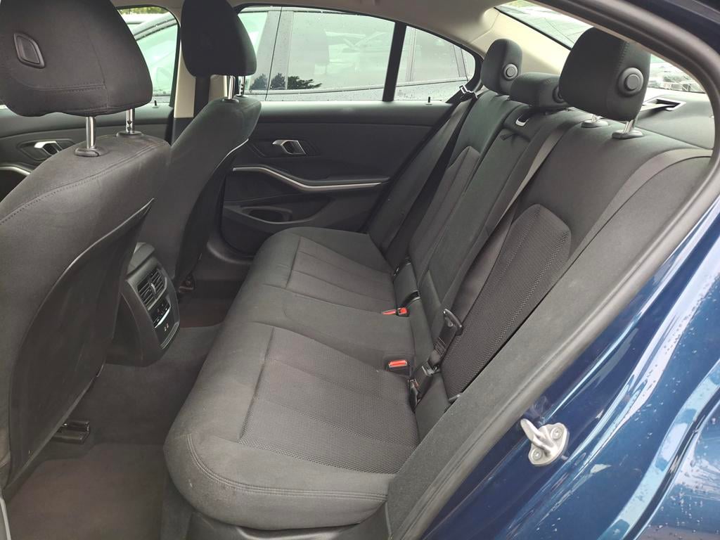 BMW 318i 11
