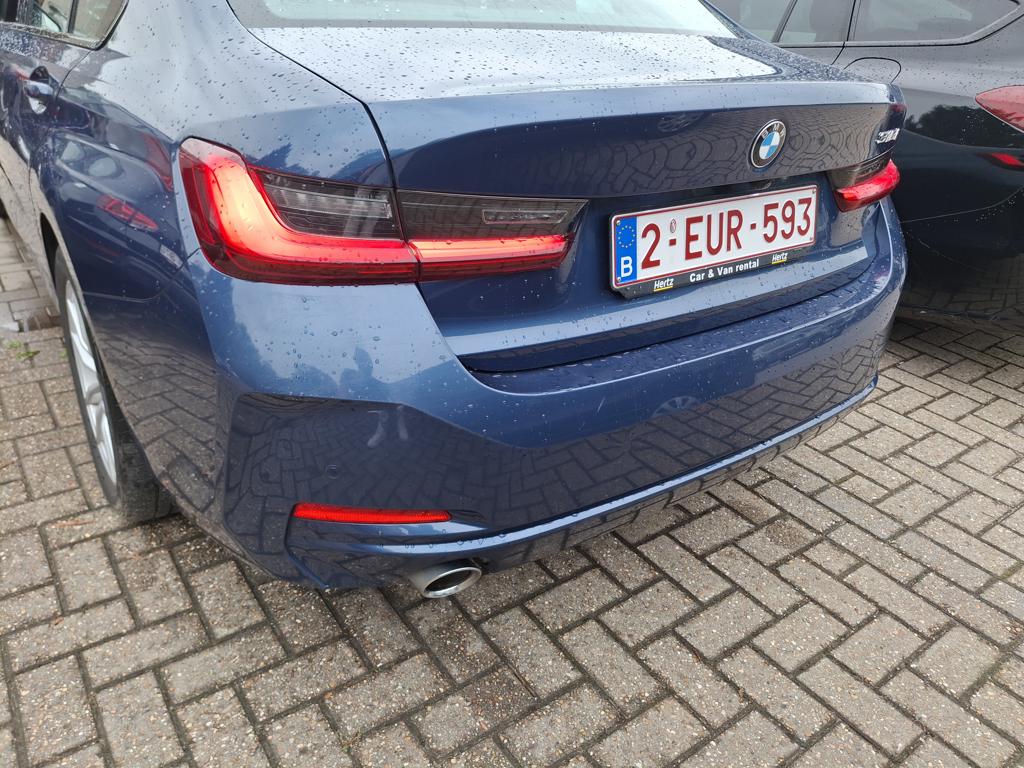 BMW 318i 27