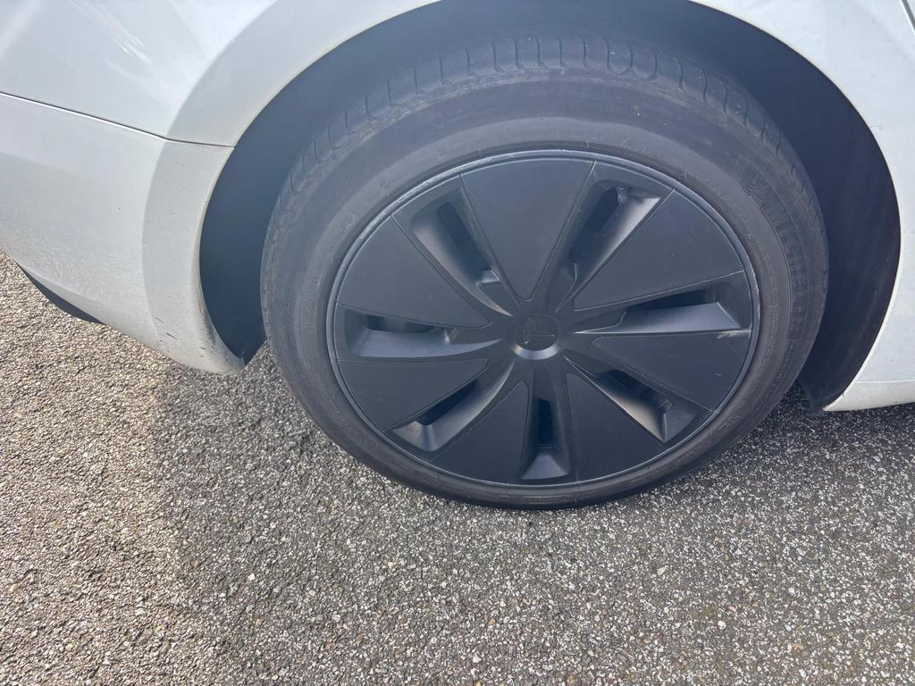Tesla Model 3 Long Range Dual Motor AWD 18