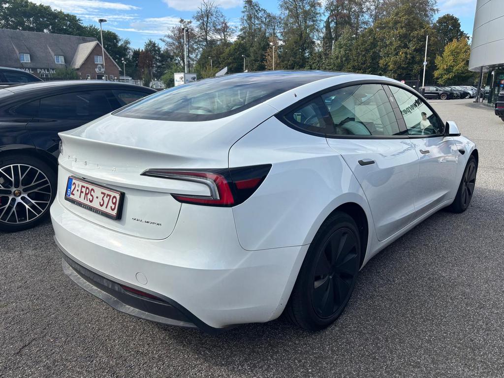 Tesla Model 3 Long Range Dual Motor AWD 3