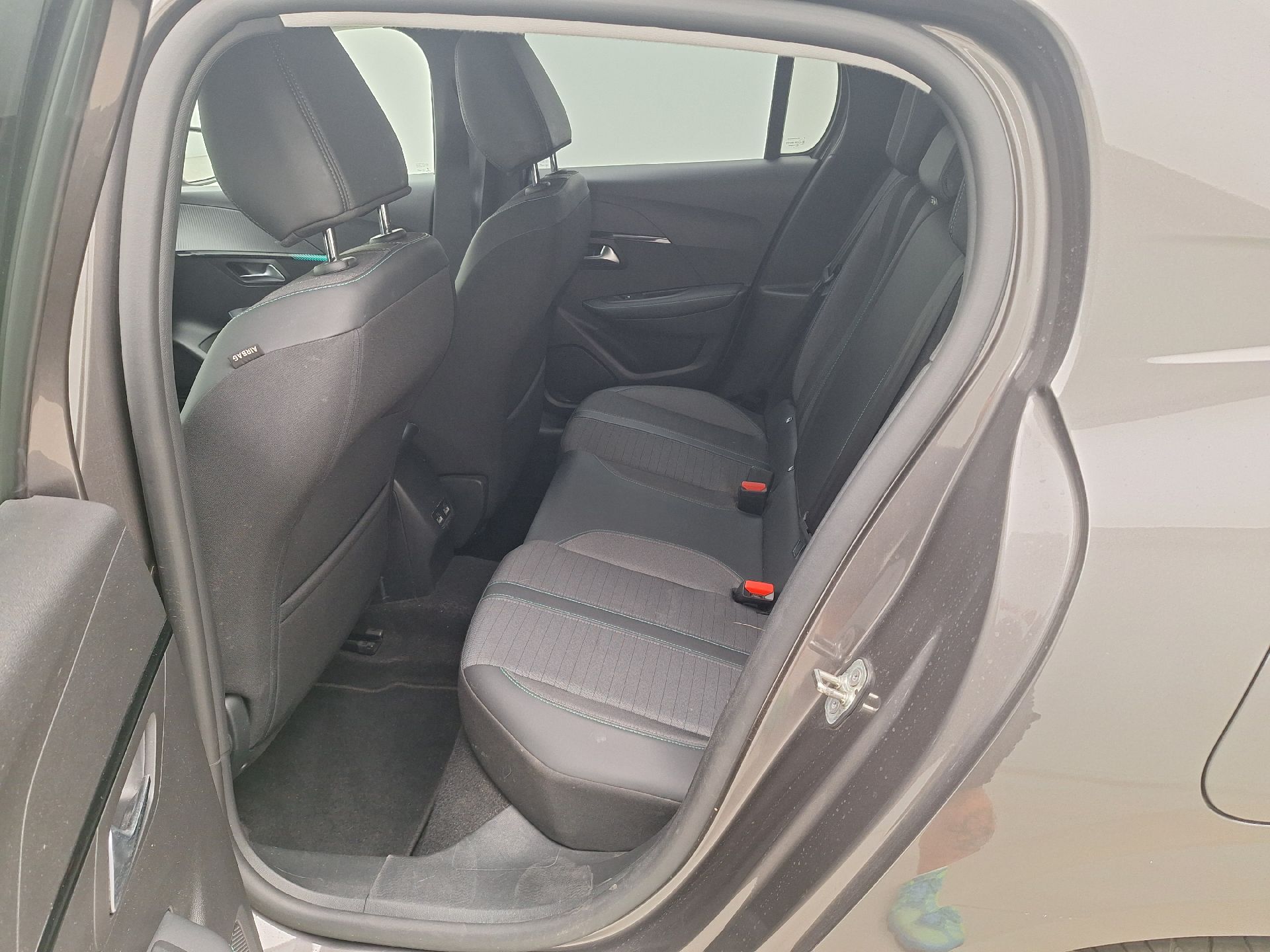 Peugeot 208 1.5 BlueHDi Allure 8