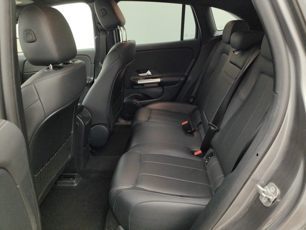 Mercedes EQA 250 8