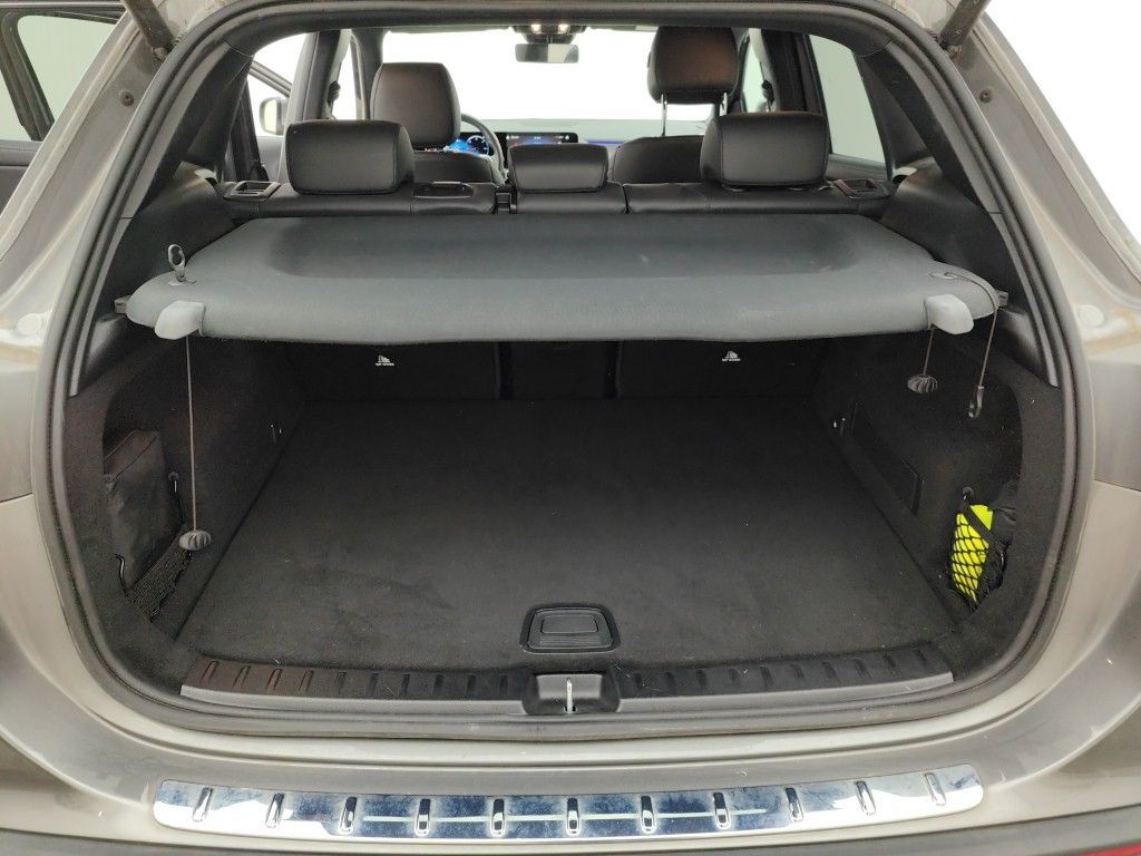 Mercedes EQA 250 9
