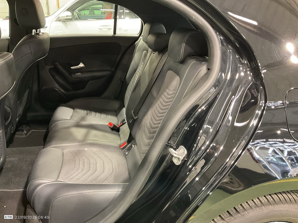 Mercedes-Benz A 250e Plug-In Hybrid 8