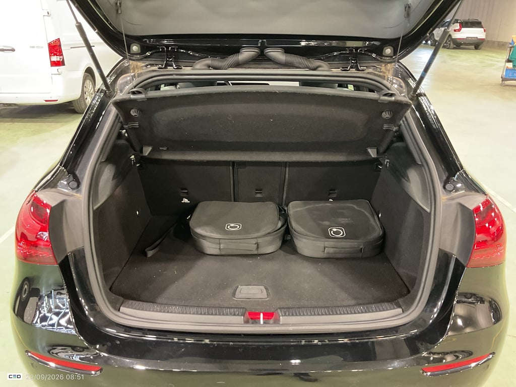 Mercedes-Benz A 250e Plug-In Hybrid 10
