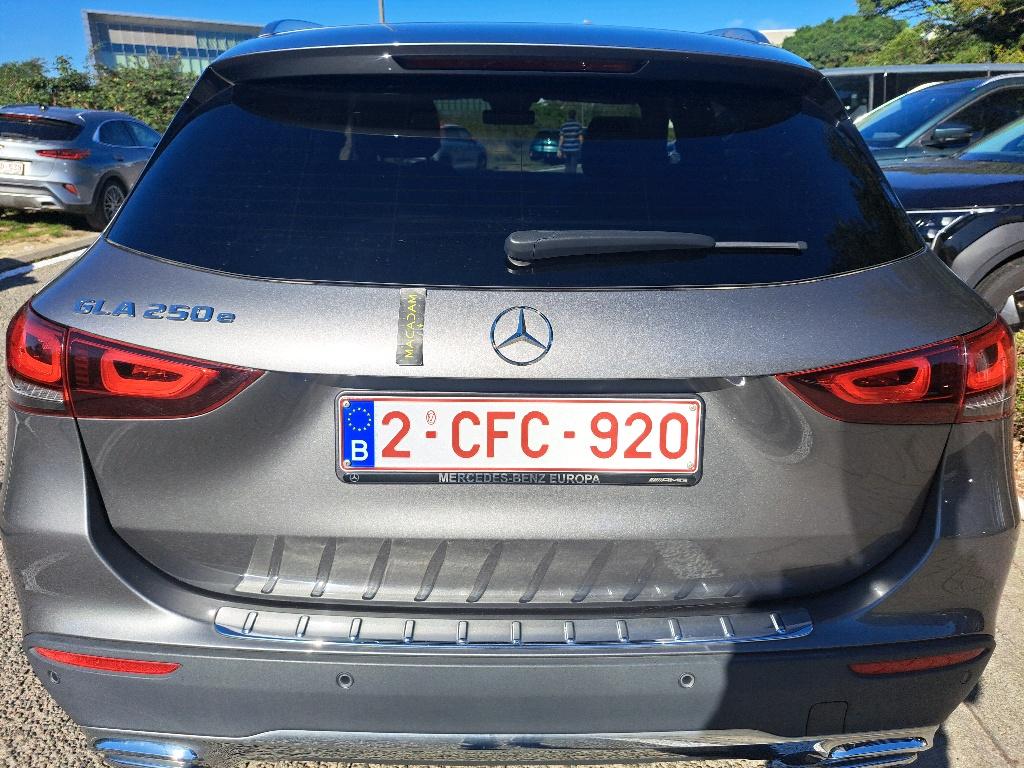 Mercedes-Benz GLA 250e Plug-In Hybrid 15