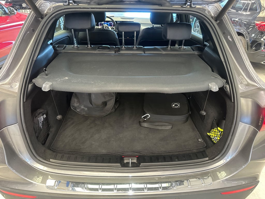 Mercedes-Benz GLA 250 e Progressive Plug-in Hybrid 8