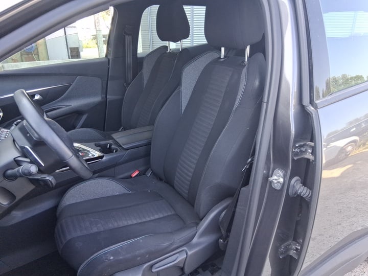 Peugeot 3008 1.2 PureTech EAT8 5