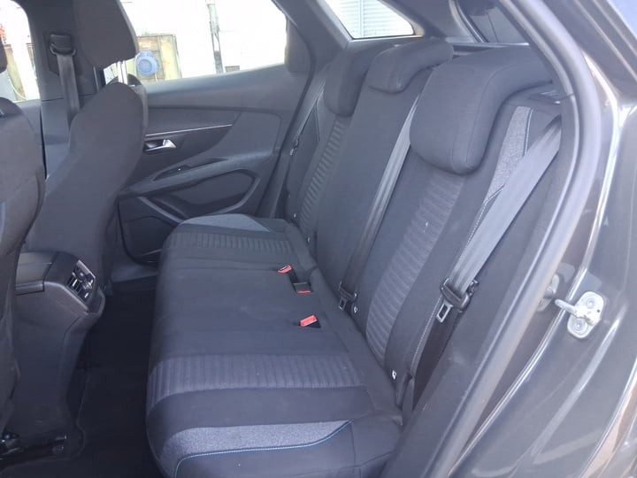 Peugeot 3008 1.2 PureTech EAT8 7
