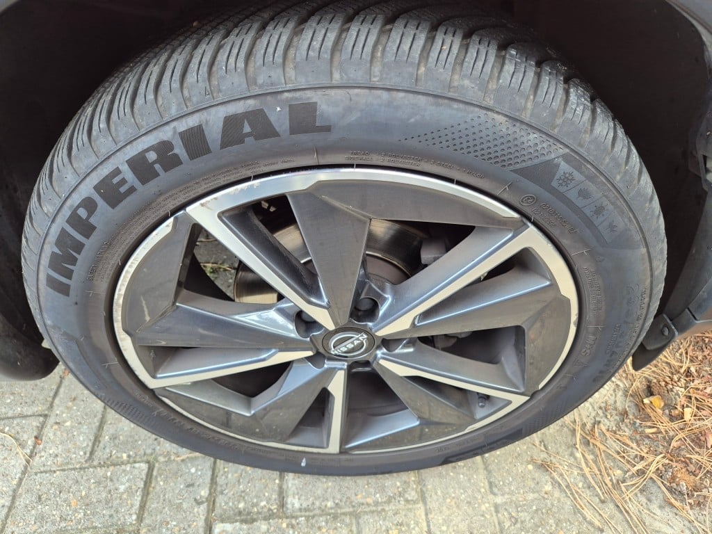 Nissan Qashqai 1.3 DIG-T Mild-Hybrid Tekna Automático 38