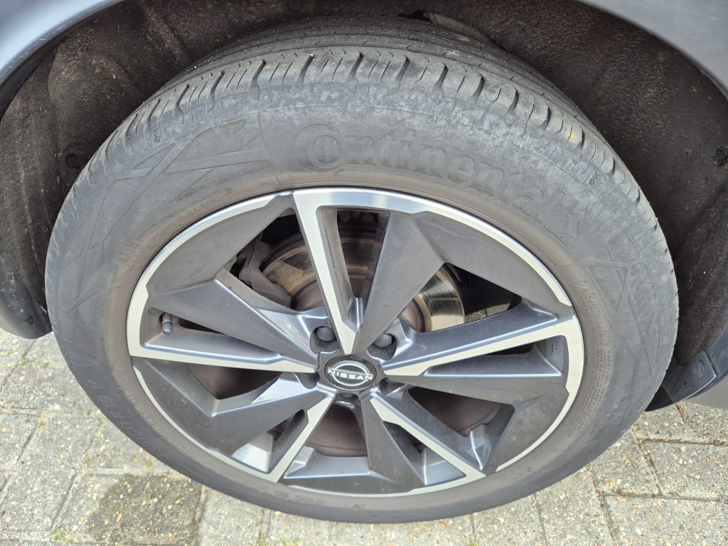 Nissan Qashqai 1.3 DIG-T Mild-Hybrid Tekna Automático 39