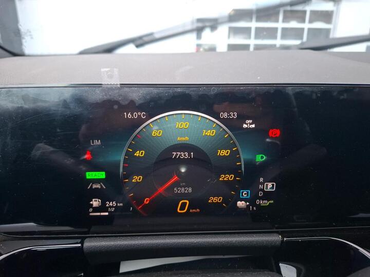 Mercedes-Benz GLA 250e Plug-In Hybrid AMG 13