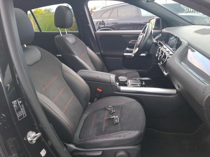 Mercedes-Benz GLA 250e Plug-In Hybrid AMG 9