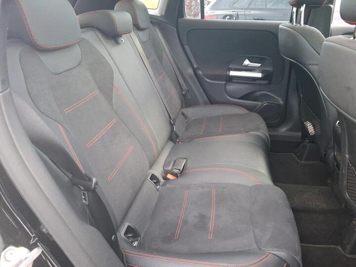 Mercedes-Benz GLA 250e Plug-In Hybrid AMG 10