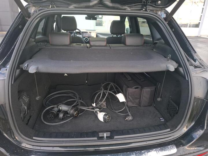 Mercedes-Benz GLA 250e Plug-In Hybrid AMG 11