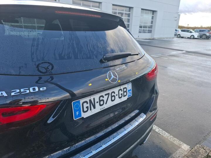 Mercedes-Benz GLA 250e Plug-In Hybrid AMG 24
