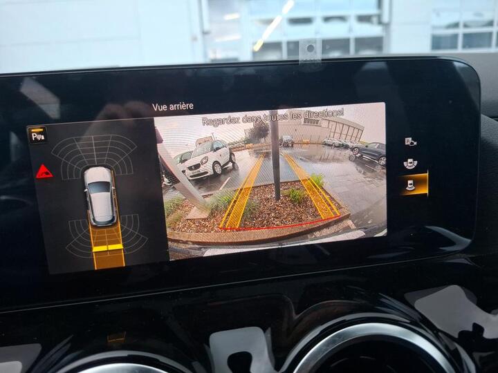 Mercedes-Benz GLA 250e Plug-In Hybrid AMG 8