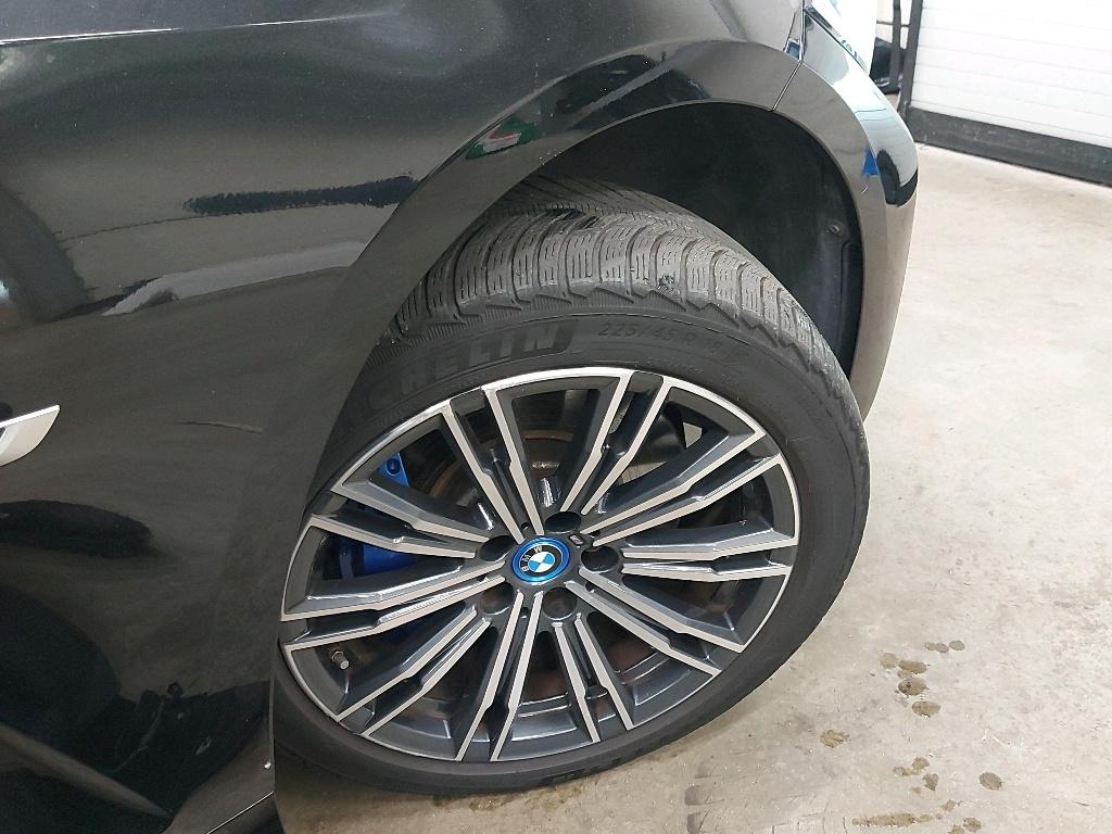 BMW 330e Plug-In Hybrid M-Sport Touring 33
