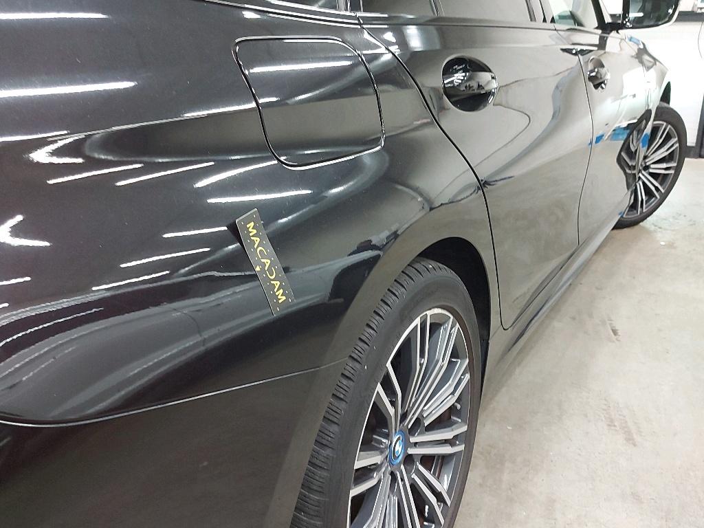 BMW 330e Plug-In Hybrid M-Sport Touring 27