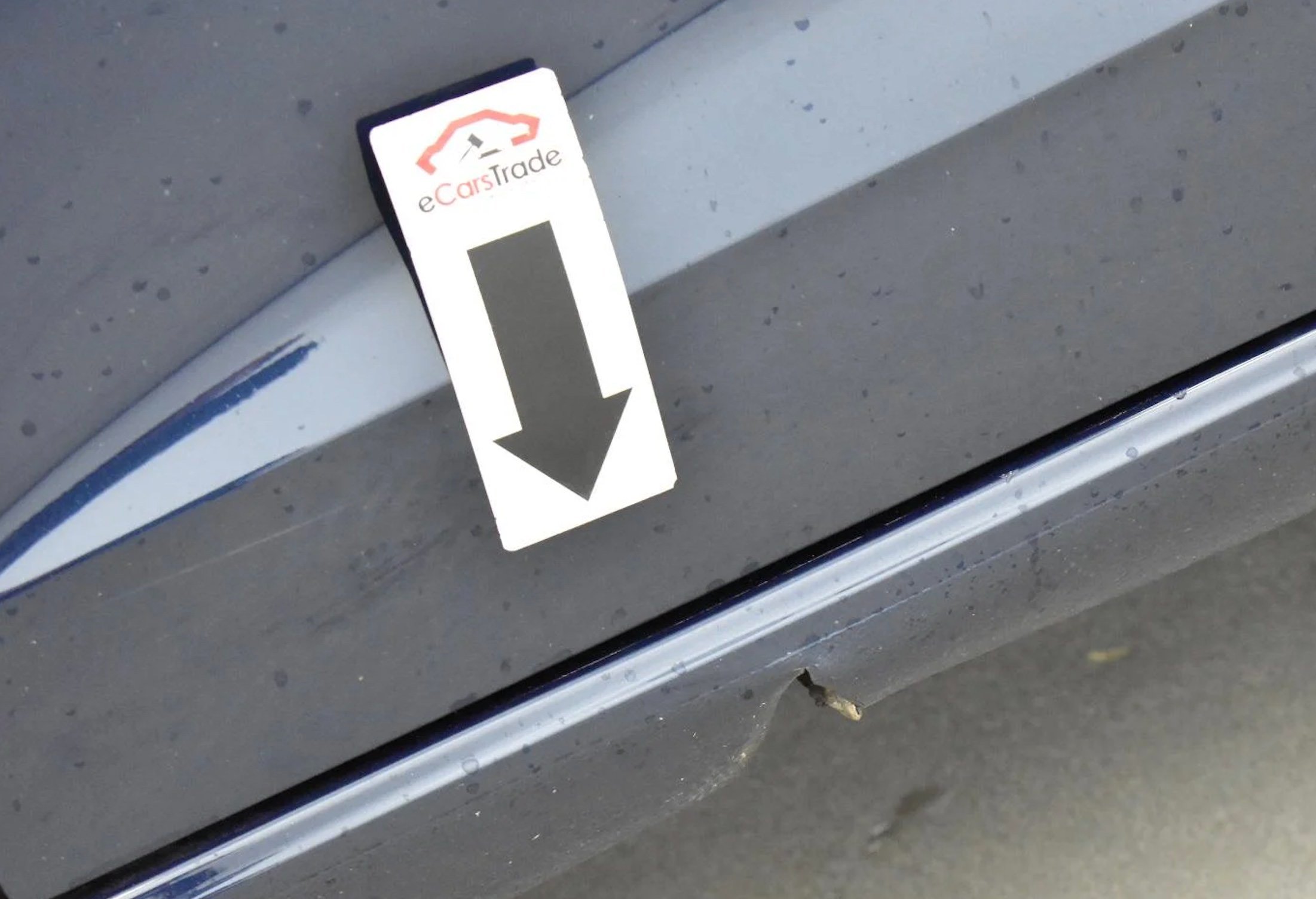 eCarsTrade arrow print-out pointing to a small car damage