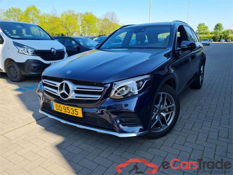  MERCEDES - GLC 300 285PK DCT 4M AMG Line Pack Comfort With Electric Mem Seats & Professional & Safety & Head Up & LED HeadLights & Pano Roof & Parktronic With Camera *PETROL* 