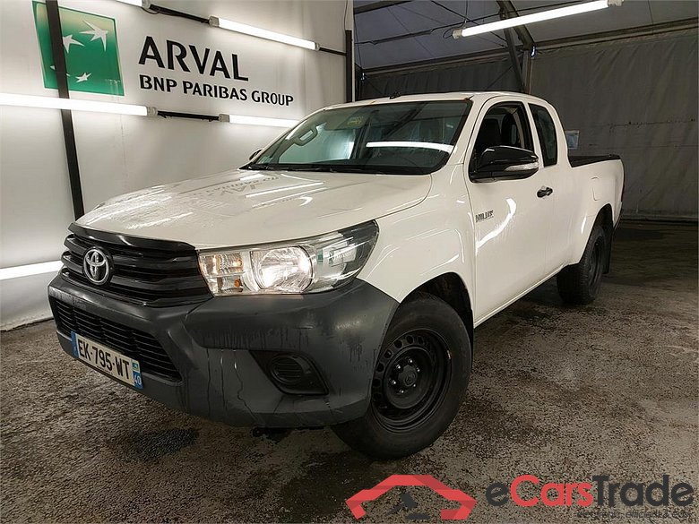 TOYOTA Hilux (2016)  #1