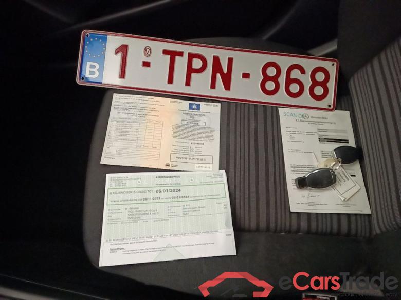 Mercedes-Benz A-Klasse A 180 d BlueEFFICIENCY Edition 5d #4