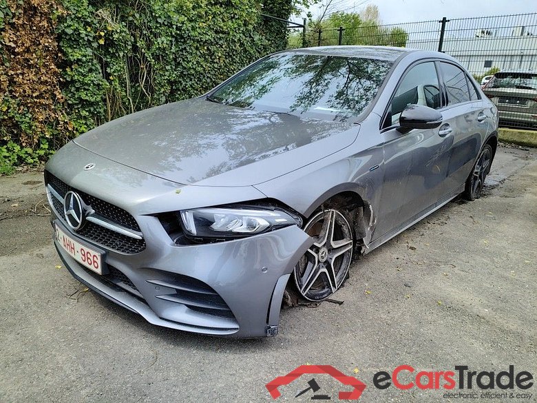Mercedes-Benz A-Klasse Limousine A 250e Business Solution 4d !! damaged car !! pvb185 #1