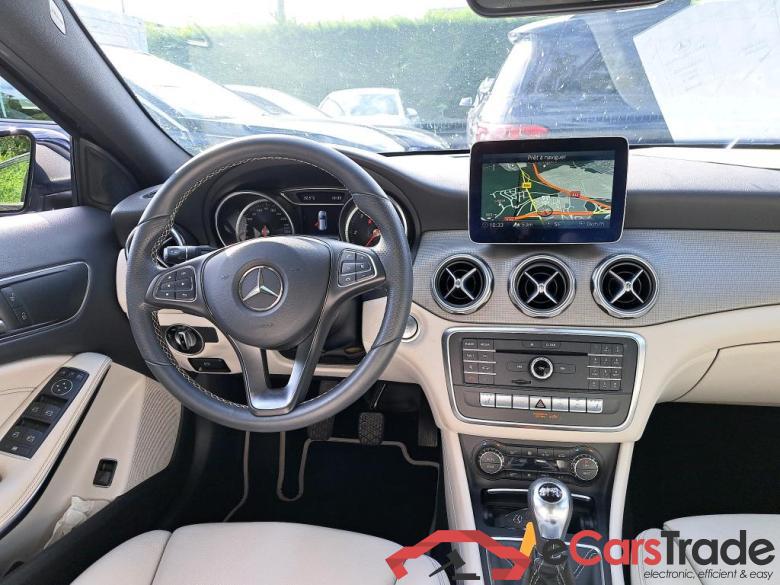 Mercedes GLA 180 D Pano LED-Xenon Command Navi Sport-Leather KeylessGo Klima PDC ... #5