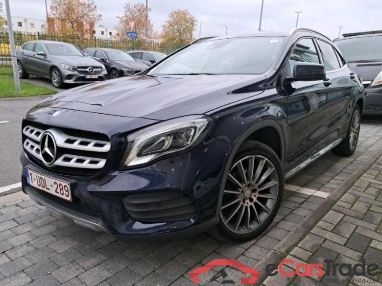 Mercedes GLA 180 d AMG LED-Xenon Command Navi Sport-Leather-Alcantara KeylessGo Klima PDC ...