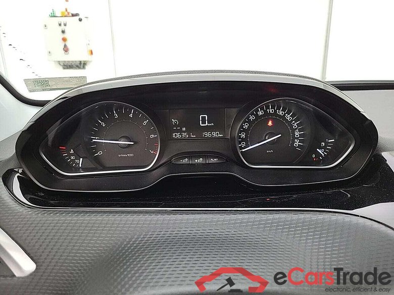 PEUGEOT 208 1.2 PureTech Signature #4