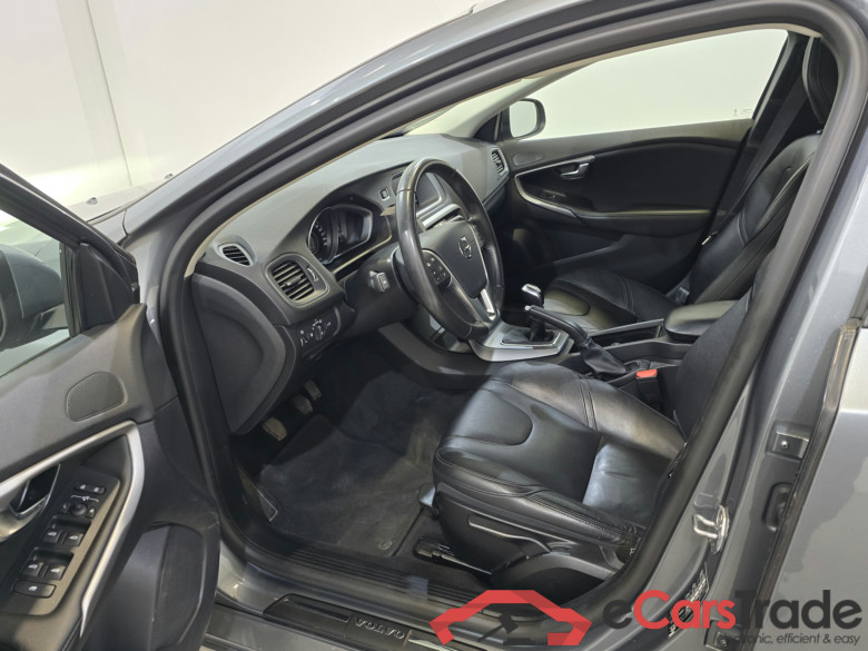Volvo V40 2.0 D2 Black Edition LED Navi Leather KeylessGo Camera Klima PDC ... #5