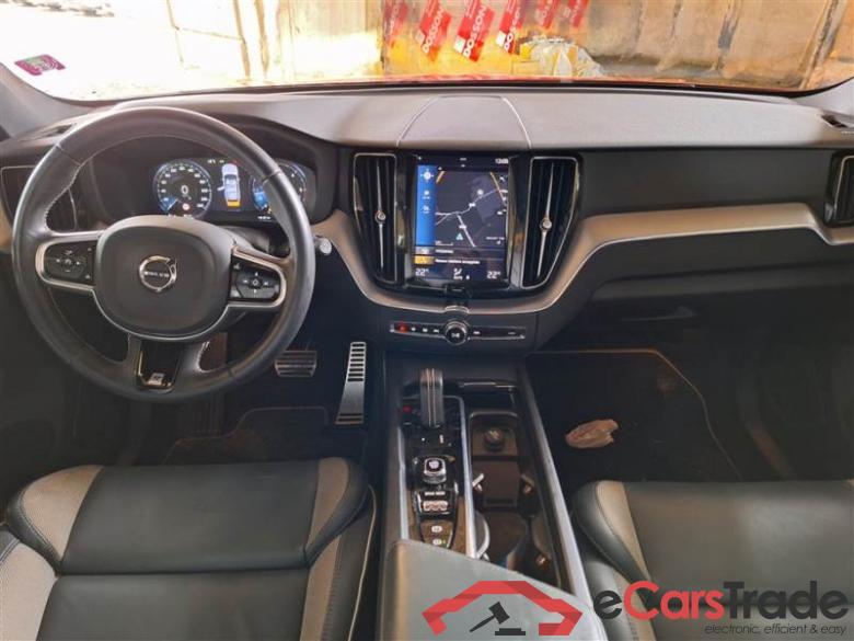 Volvo 163 VOLVO XC60 / 2017 / 5P / SUV B4 D AWD GEARTR. R-DESIGN #3