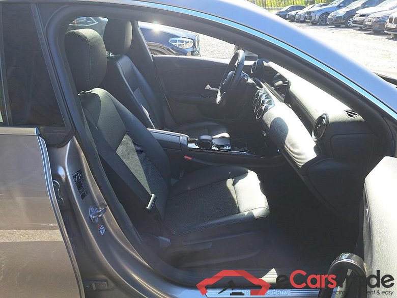 MERCEDES - MER CLA 180 d 116PK DCT Business Solution With Heated Seats & Pano Roof #3