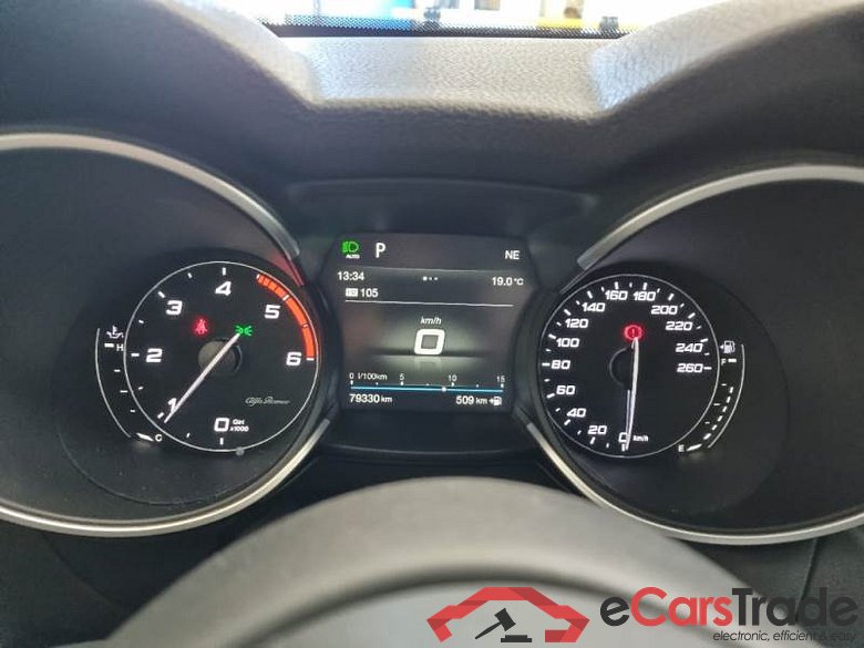 AlfaRomeo 32 ALFA ROMEO STELVIO / 2017 / 5P / SUV 2.2 TURBO DIESEL 160CV AT8 RWD BUSINESS #4