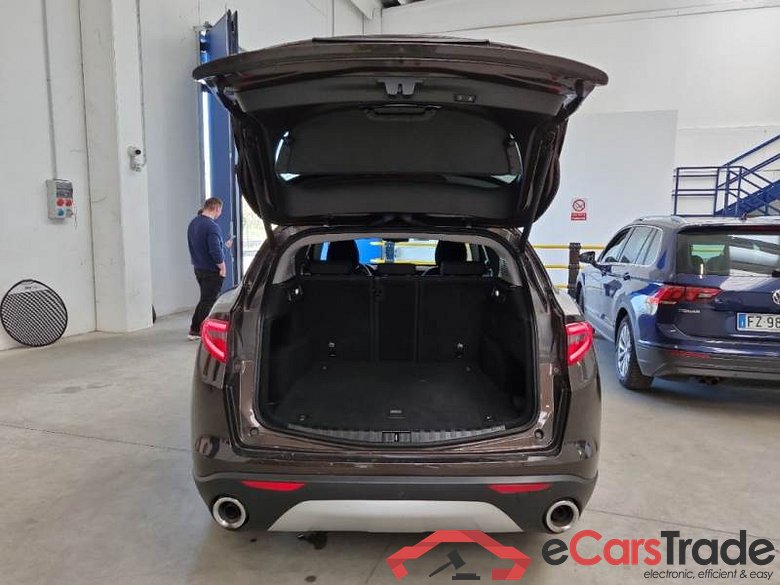 AlfaRomeo 32 ALFA ROMEO STELVIO / 2017 / 5P / SUV 2.2 TURBO DIESEL 160CV AT8 RWD BUSINESS #5