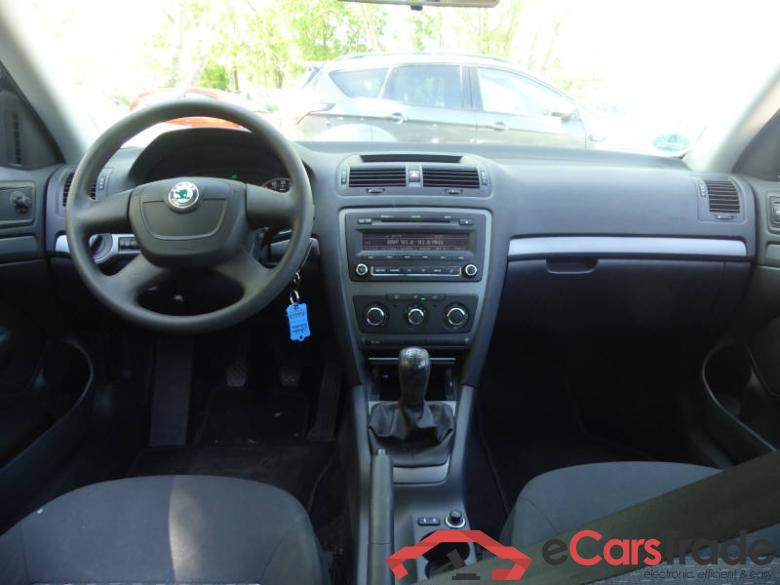 Skoda DE - Kb5 1.6 EU5, Active, 2011 - 2011 Octavia Combi #5
