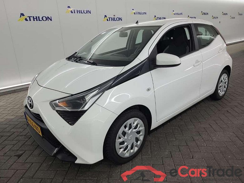 TOYOTA Aygo 1.0 VVT-i x-play 5D 53kW #1