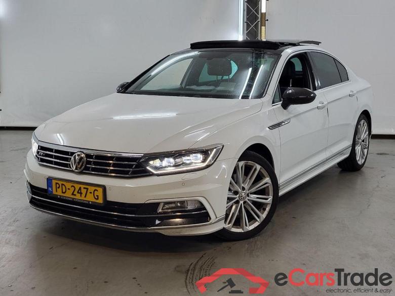 VOLKSWAGEN PASSAT 1.6 TDI Connected Series Plus #1