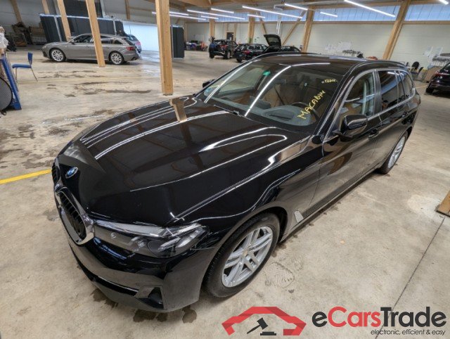 BMW 5-Serie Touring ´16 Baureihe 5 Touring 530 i 2.0 185KW AT8 E6d #1