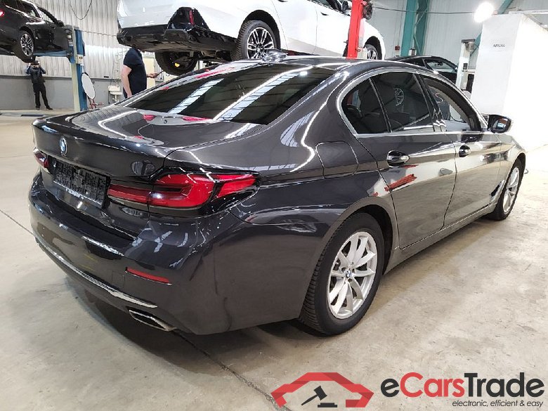 BMW 5-Serie ´16 Baureihe 5 Lim. 520 d xDrive Luxury Line 2.0 140KW AT8 E6d #3